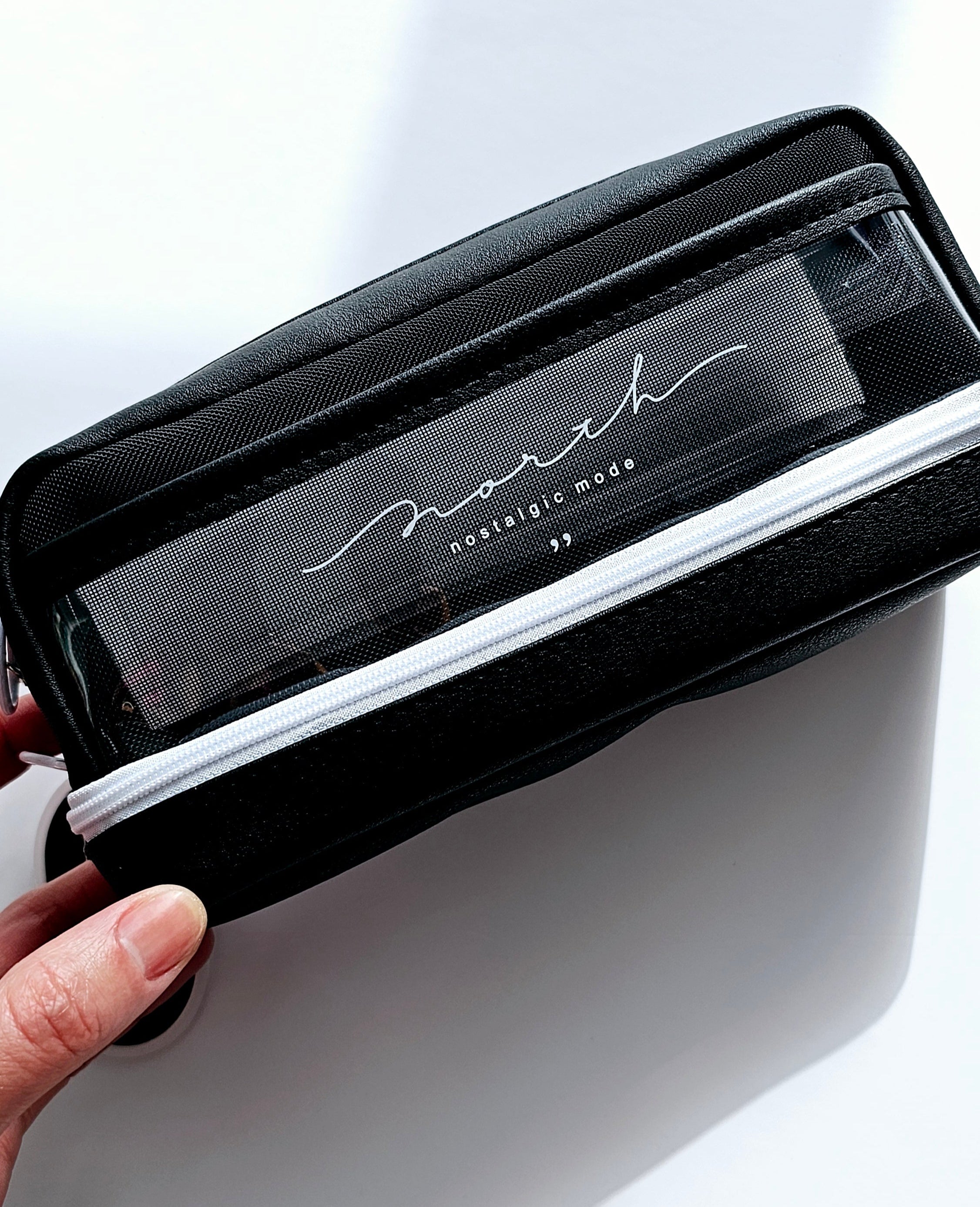 Trousse à crayons en maille noire + rangement inférieur