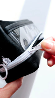 Trousse à crayons en maille noire + rangement inférieur